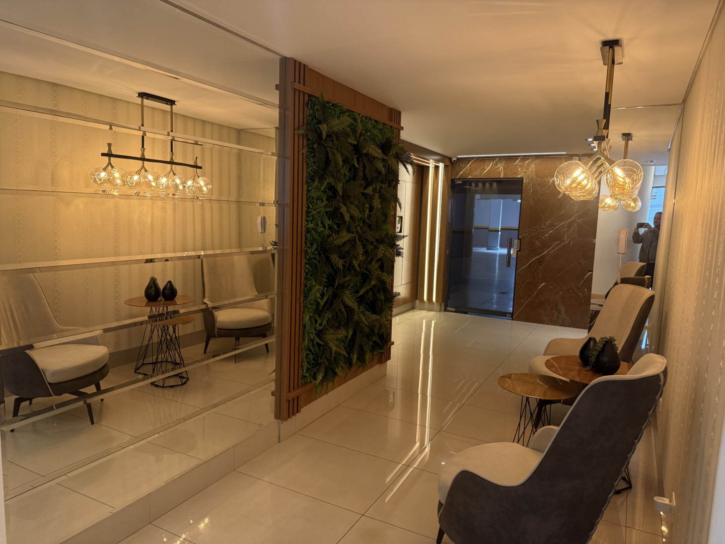 Apartamento para locacao no Zona 03 em Maringa com 89m² por R$ 1.800,00