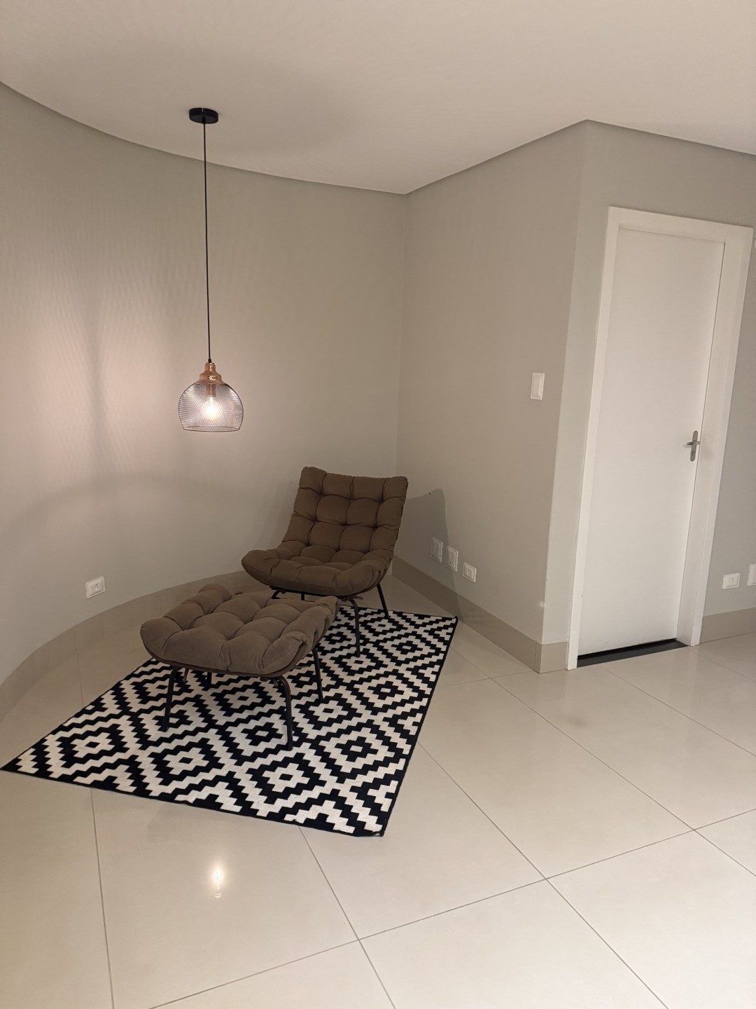 Apartamento para locacao no Zona 03 em Maringa com 89m² por R$ 1.800,00