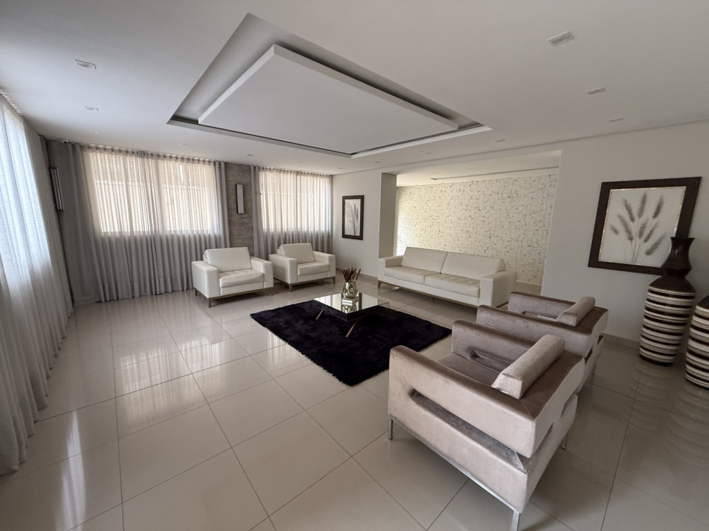 Apartamento para locacao no Zona 07 em Maringa com 0m² por R$ 2.300,00