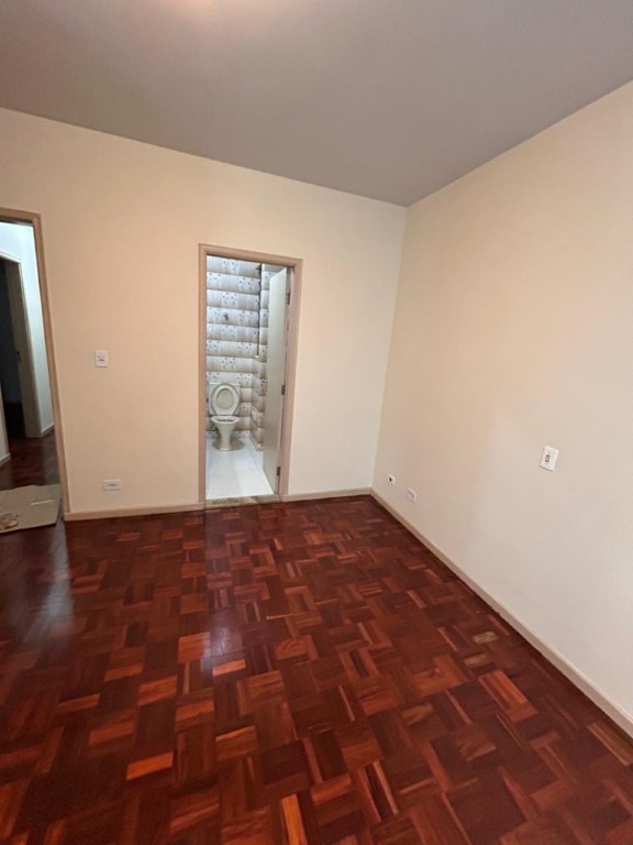 Apartamento para locacao no Zona 08 em Maringa com 0m² por R$ 1.700,00