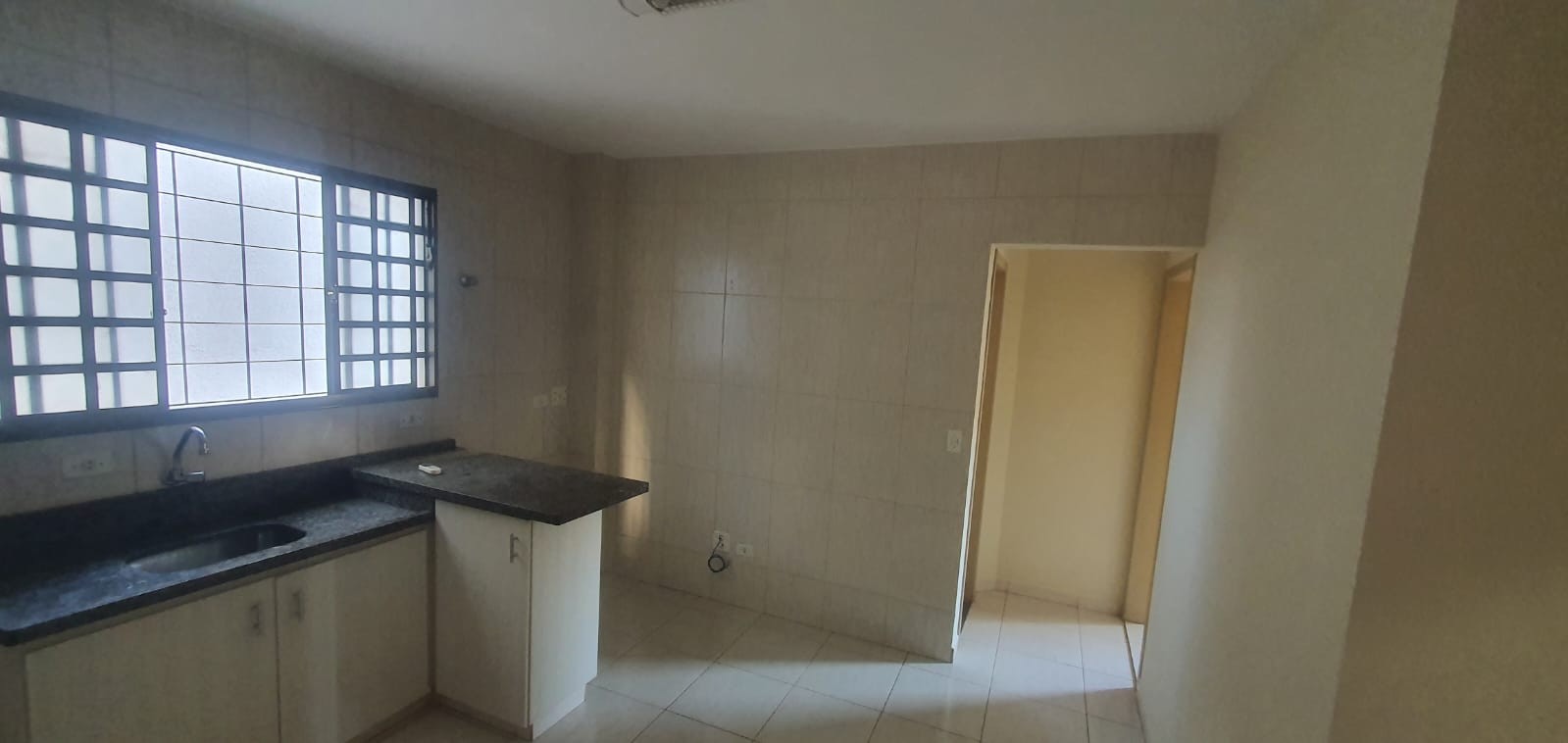 Apartamento para locacao no Zona 07 em Maringa com 45m² por R$ 1.400,00