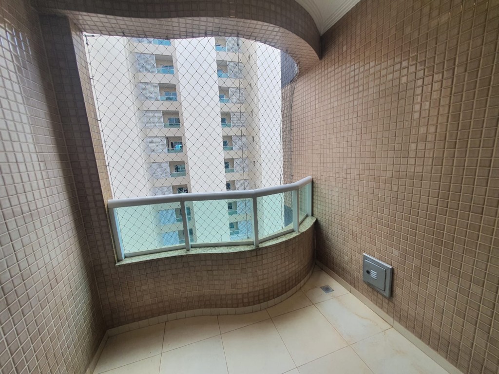 Apartamento para locacao no Zona 01 em Maringa com 0m² por R$ 2.500,00