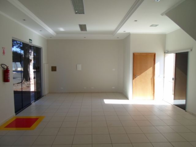 Ponto de Comercio para locacao no Vila Morangueira em Maringa com 56m² por R$ 800,00