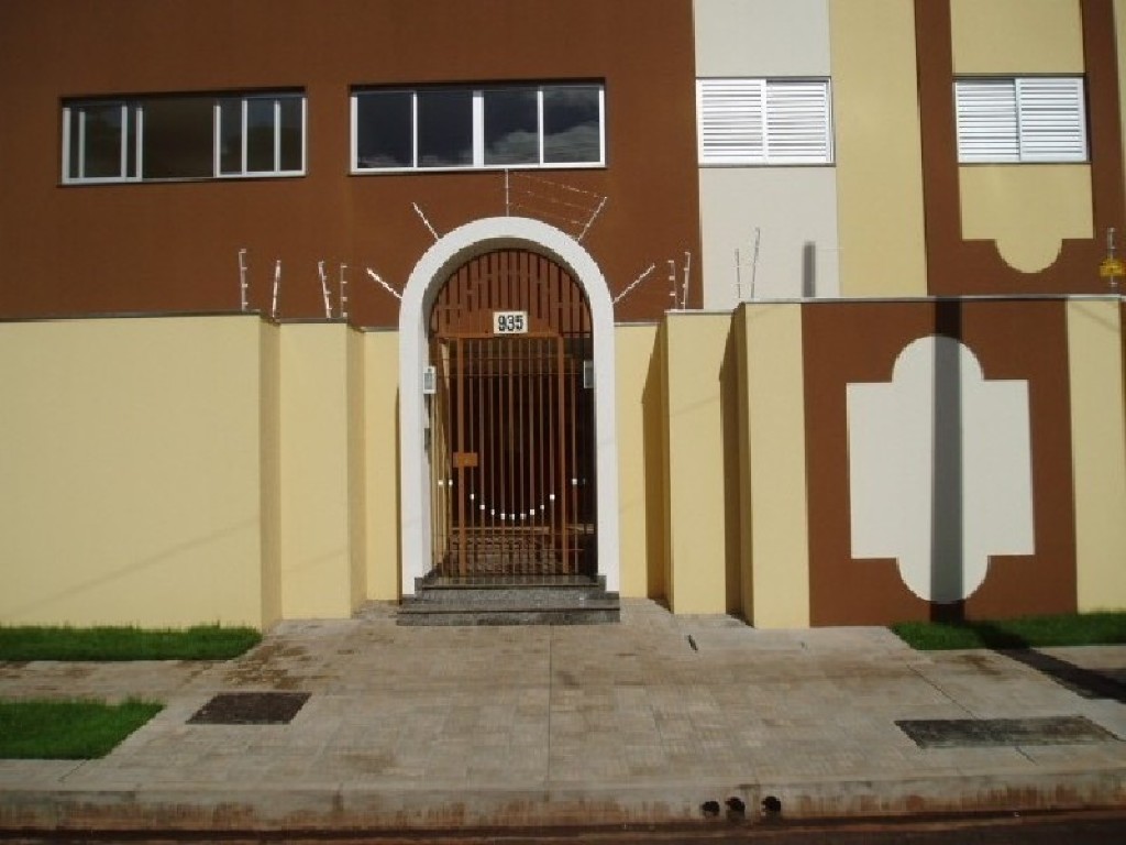 Apartamento para locacao no Zona 07 em Maringa com 0m² por R$ 900,00