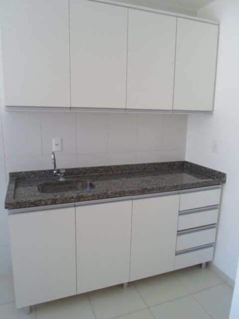 Apartamento para locacao no Zona 06 em Maringa com 0m² por R$ 700,00