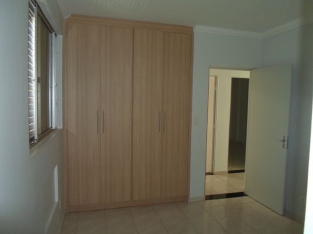Apartamento para locacao no Zona 02 em Maringa com 0m² por R$ 1.000,00
