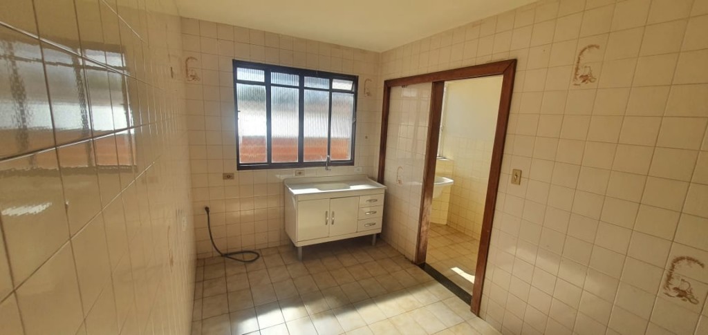 Apartamento para locacao no Zona 07 em Maringa com 129,9m² por R$ 1.600,00