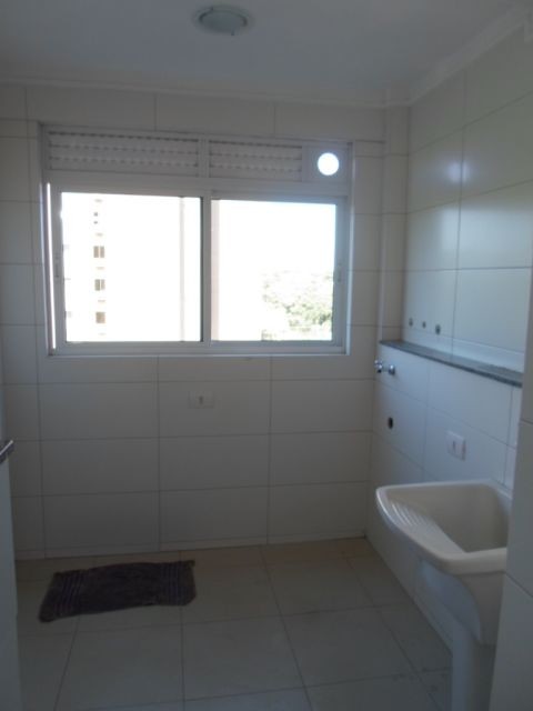 Apartamento para locacao no Zona 06 em Maringa com 0m² por R$ 1.800,00