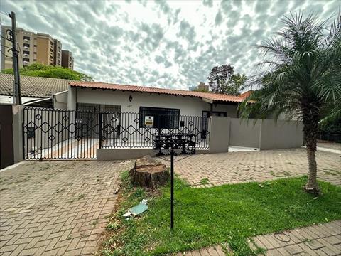 Casa Residencial para vendalocacaovenda e locacao no Jardim Ipiranga em Maringa com 377m² por R$ 695.000,002.400,00