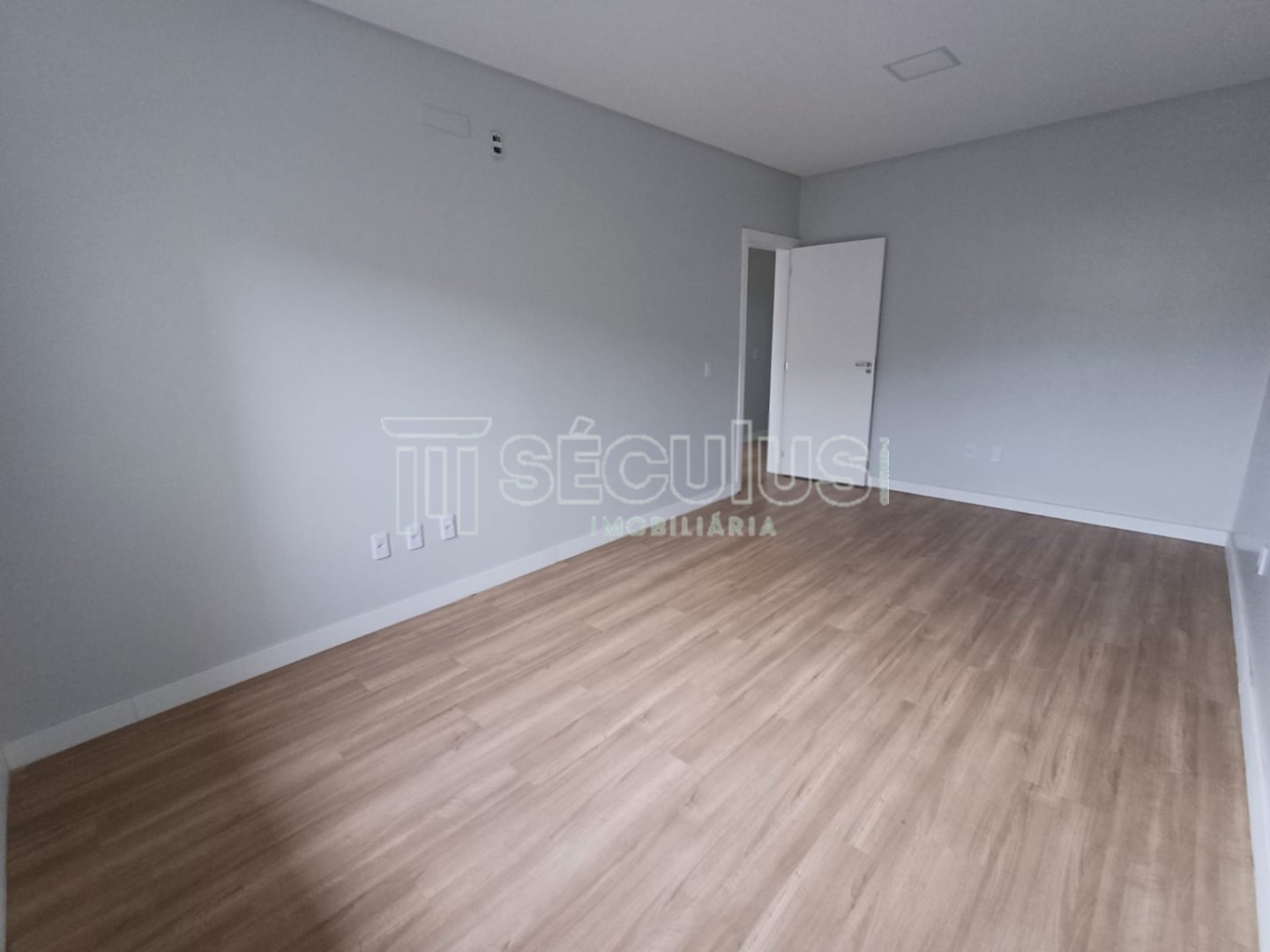 WhatsApp Image 2024-11-28 at 10.49.14 (1).jpeg