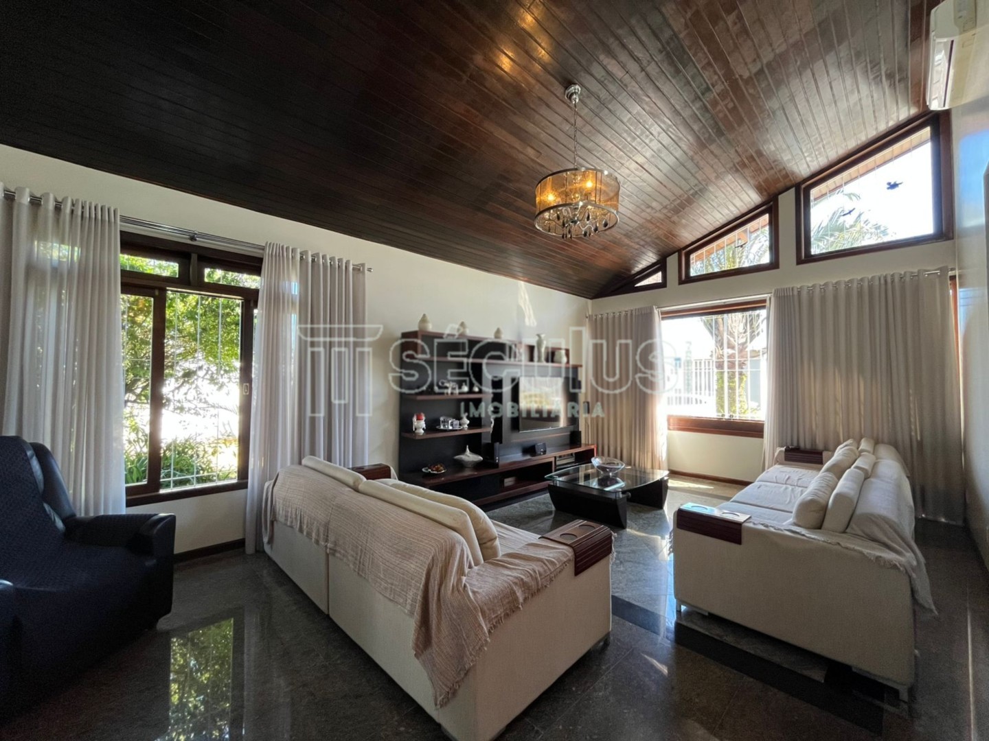 WhatsApp Image 2025-09-23 at 17.48.21 (2).jpeg