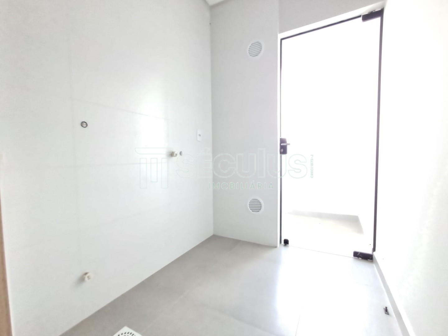 8edb26fa-203d-4026-a174-e358bbe44e53.jpg
