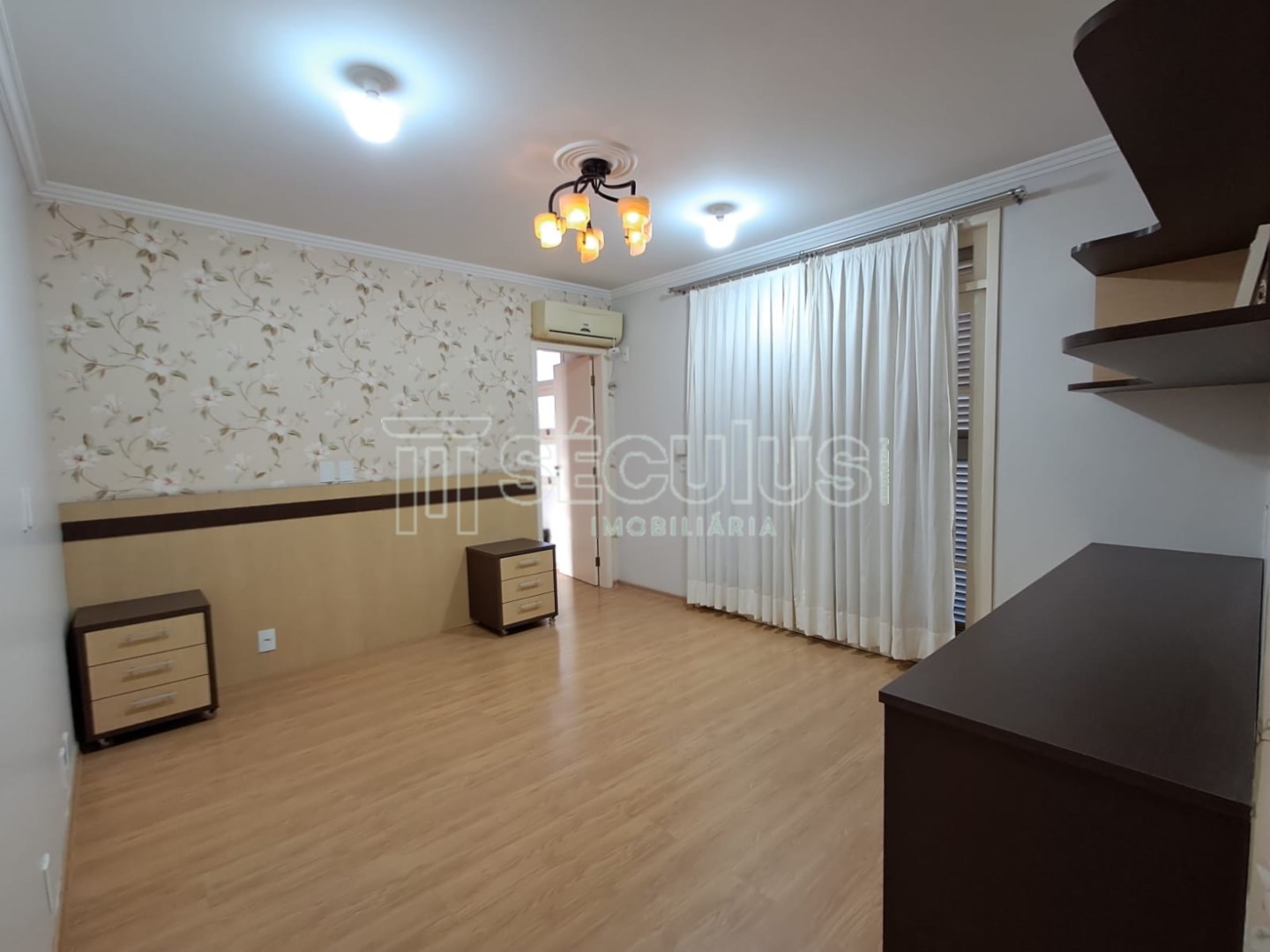 edac51ae-7245-45b9-afda-d1252b6e695b.jpg