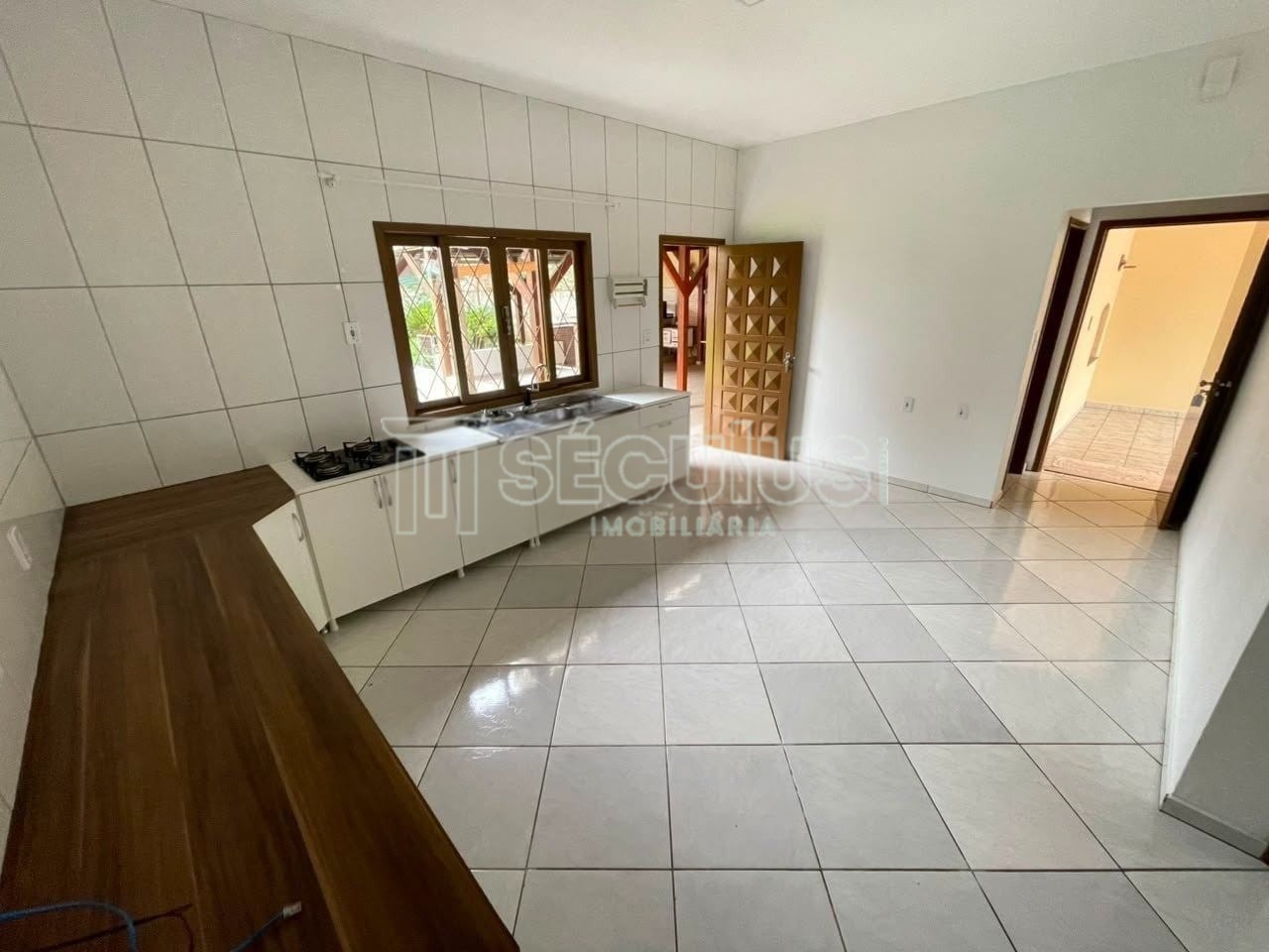 32be185f-e374-4a0c-9dfa-6b19193a7bb7.jpg