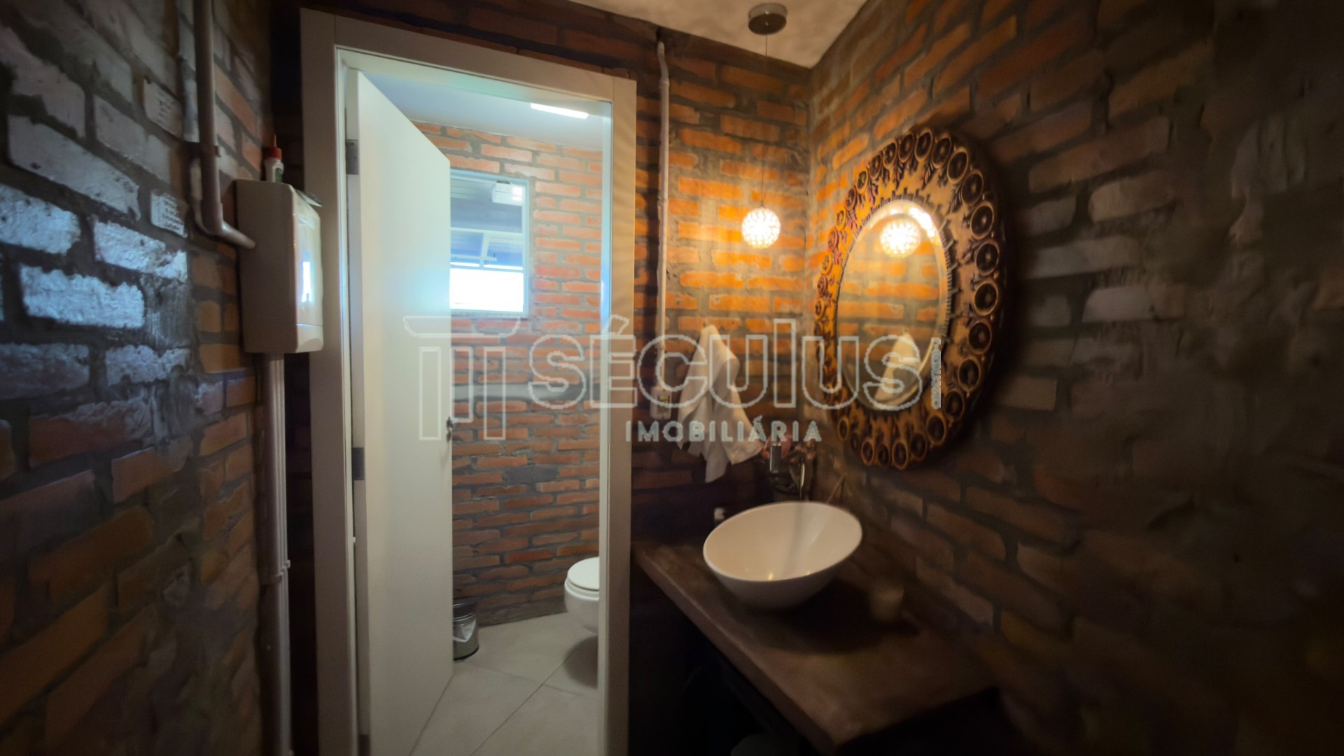 69a65949-9da3-42ab-b4e6-421d7db5ab6a.jpg