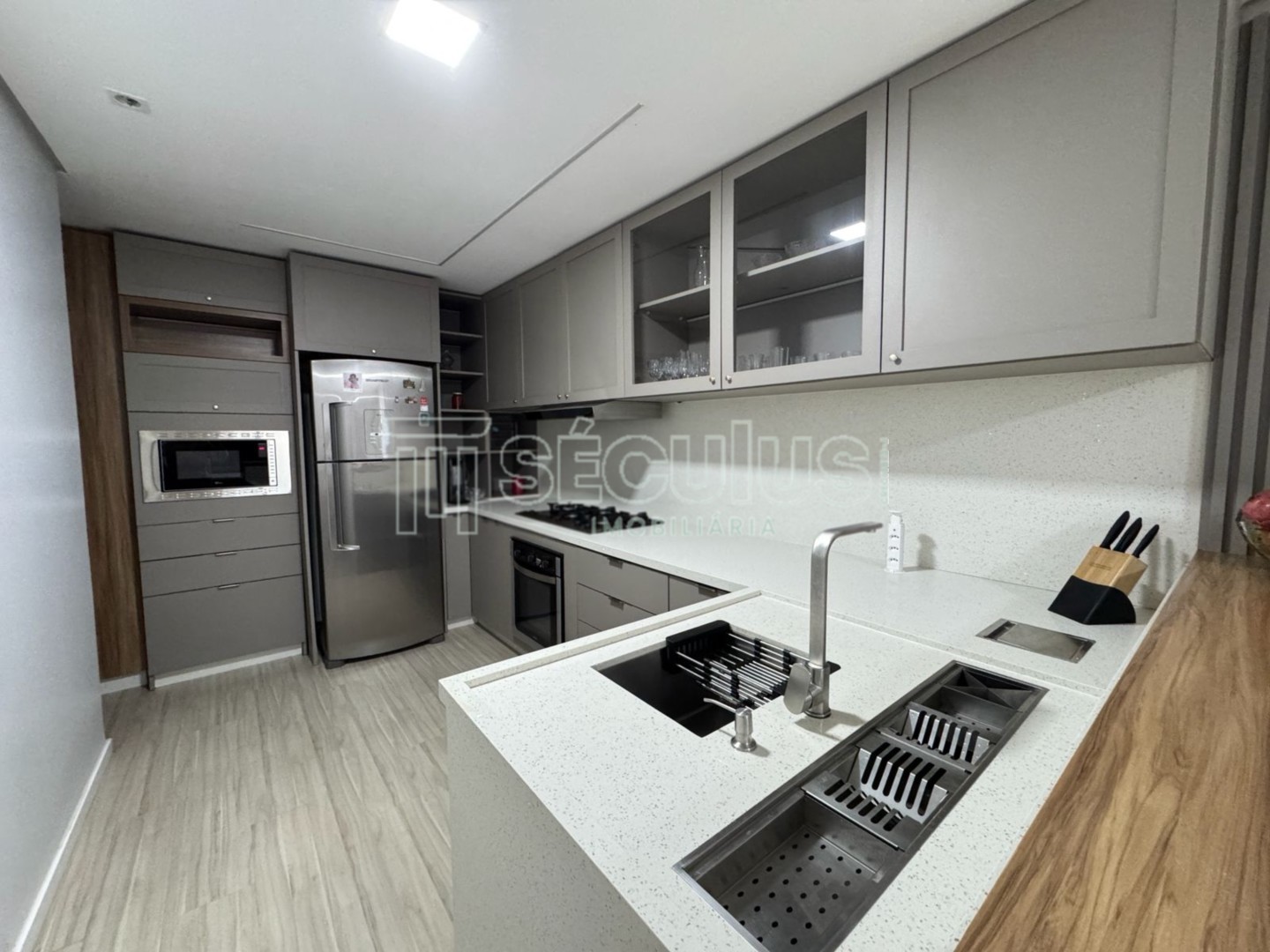 26d8fdbb-ad25-4479-b924-b7dfe8075d35.jpg