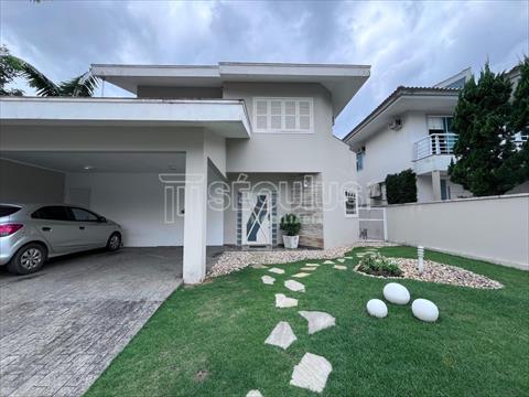 Casa Residencial para venda no Barra do Rio Cerro em Jaragua do Sul com 258m² por R$ 1.600.000,00