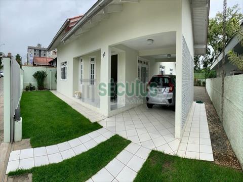 Casa Residencial para venda no Centro em Jaragua do Sul com 198m² por R$ 890.000,00