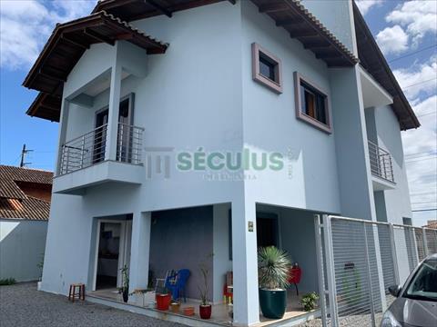 Casa Residencial para venda no Barra do Rio Cerro em Jaragua do Sul com 242m² por R$ 1.300.000,00