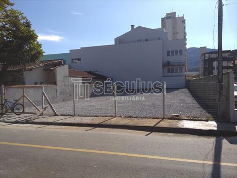 Terreno para locacao no Centro em Jaragua do Sul com 0m² por R$ 1.111,11