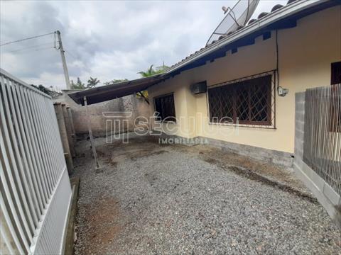 Casa Residencial para locacao no Tifa Martins em Jaragua do Sul com 0m² por R$ 1.666,66