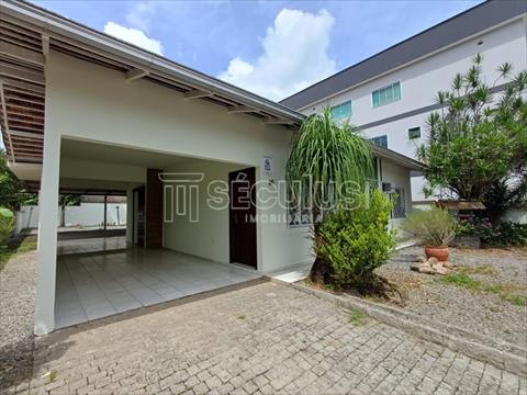 Casa Residencial para locacao no Vieira em Jaragua do Sul com 420m² por R$ 3.333,33