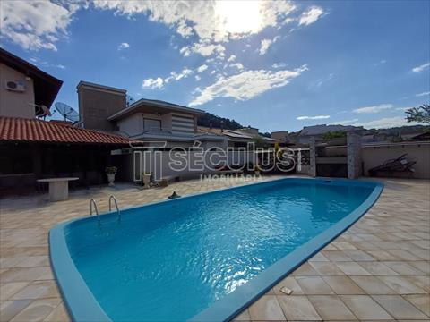 Casa Residencial para locacao no Barra do Rio Cerro em Jaragua do Sul com 0m² por R$ 11.111,11