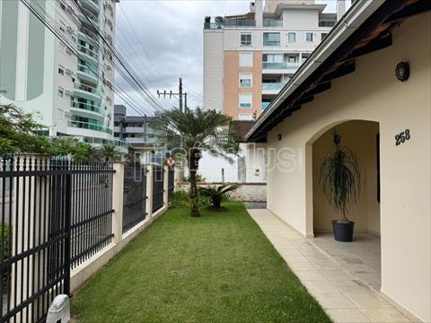 Casa Residencial para venda no Centro em Jaragua do Sul com 480m² por R$ 1.250.000,00