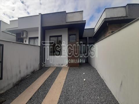 Casa Residencial para locacao no Corticeira em Guaramirim com 0m² por R$ 2.000,00