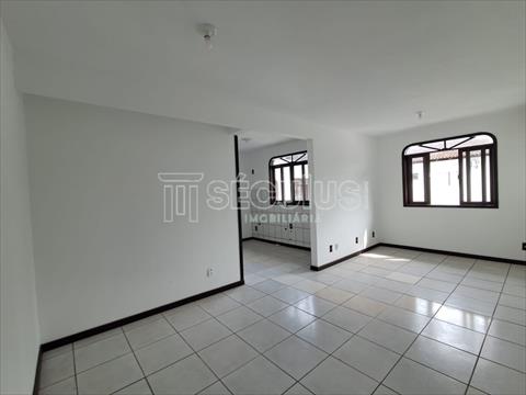 Apartamento para locacao no Vila Baependi em Jaragua do Sul com 90m² por R$ 2.555,55