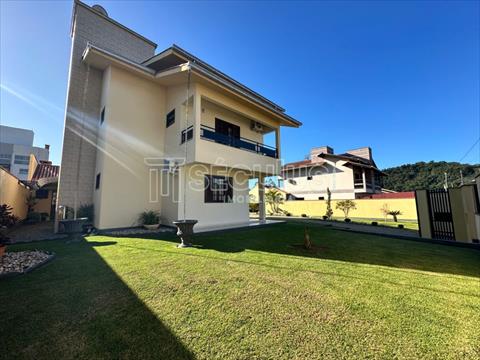 Casa Residencial para venda no Barra do Rio Cerro em Jaragua do Sul com 816m² por R$ 1.600.000,00