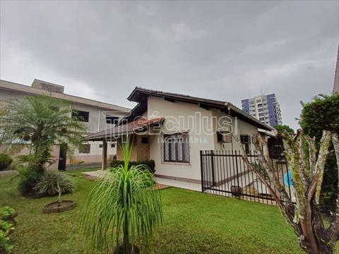 Casa Residencial para locacao no Centro em Jaragua do Sul com 891m² por R$ 6.555,55