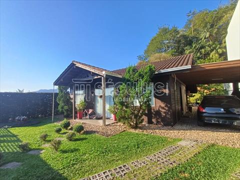 Casa Residencial para venda no Barra do Rio Molha em Jaragua do Sul com 450m² por R$ 610.000,00