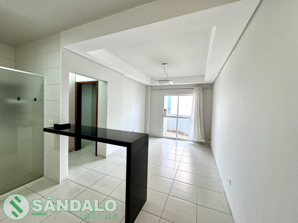 Apartamento para locacao no Zona 01 em Maringa com 83,24m² por R$ 2.420,00