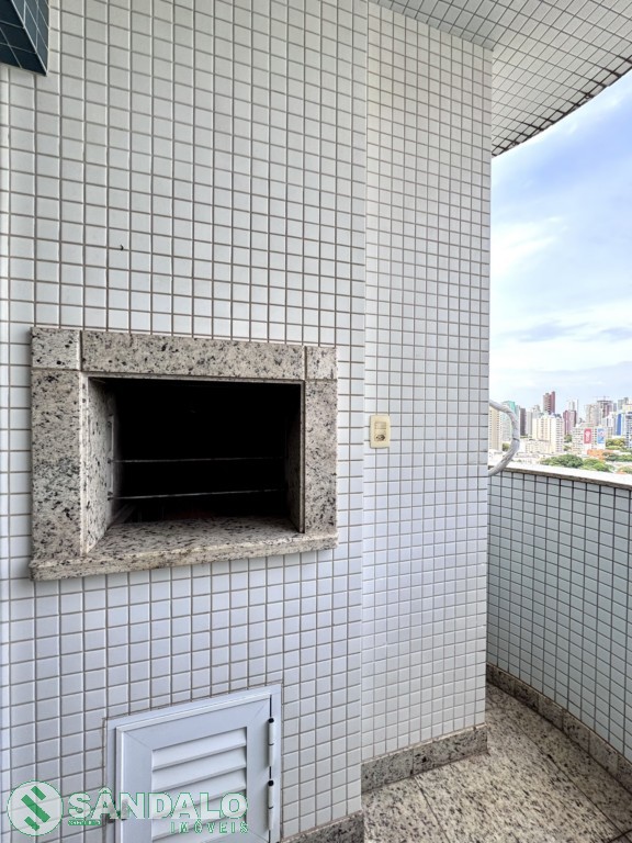 Apartamento para locacao no Zona 01 em Maringa com 83,24m² por R$ 2.420,00