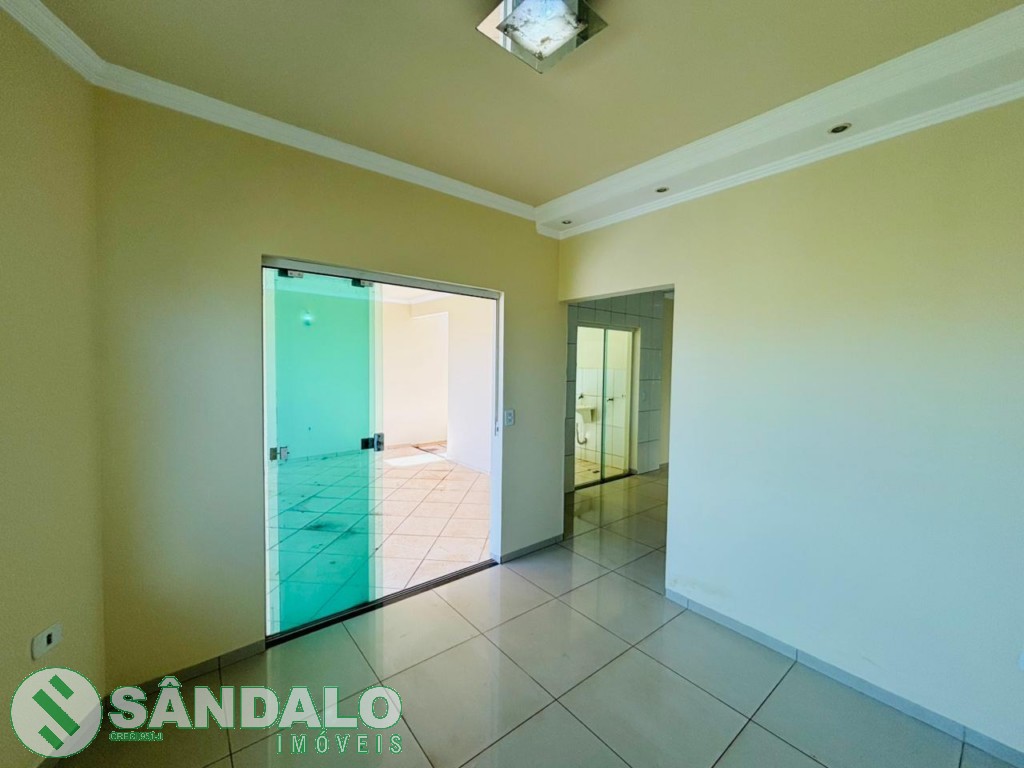 Casa para locacao no Jardim Paulista III em Maringa com 158,96m² por R$ 1.760,00