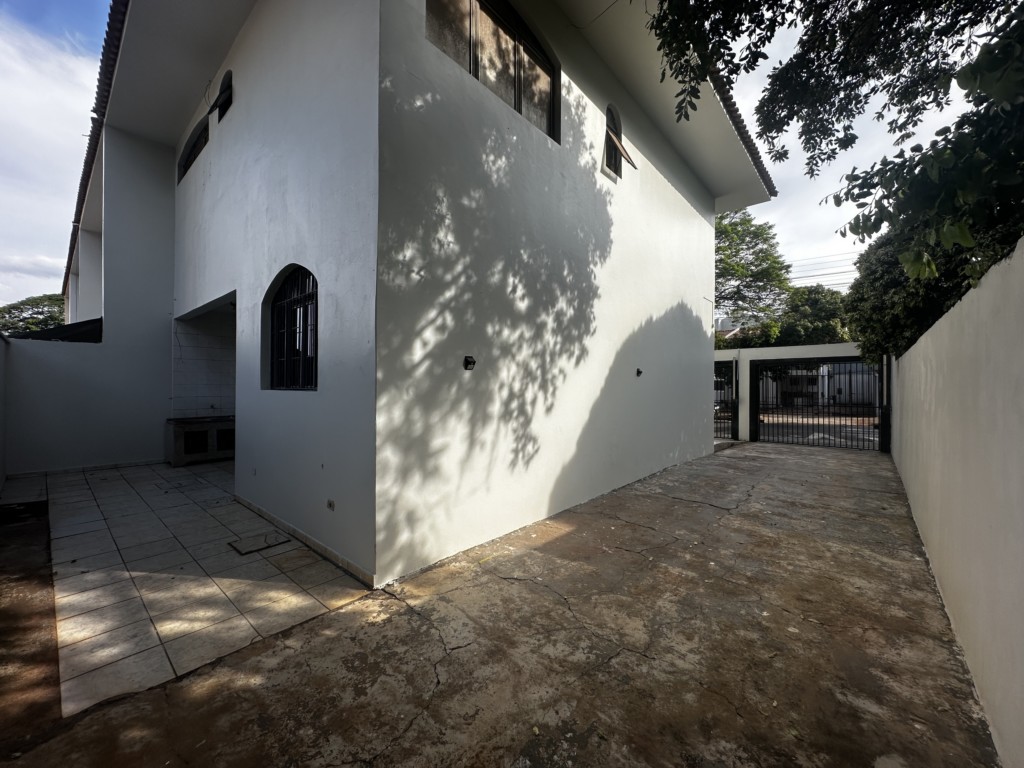 Sobrado para locacao no Vila Bosque em Maringa com 0m² por R$ 3.300,00