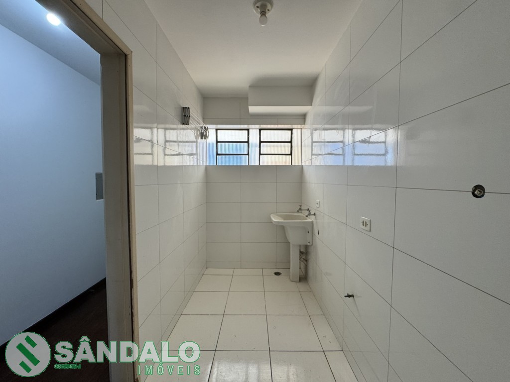 Apartamento para locacao no Zona 01 em Maringa com 94,16m² por R$ 1.320,00