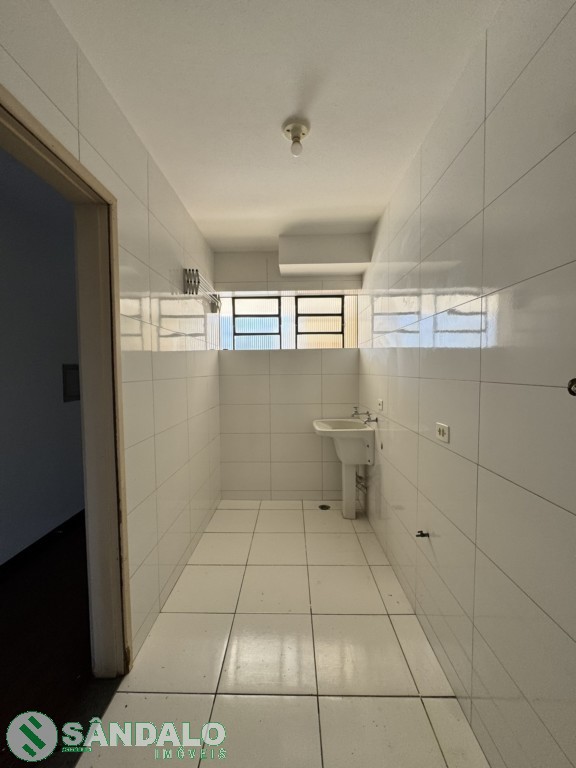 Apartamento para locacao no Zona 01 em Maringa com 94,16m² por R$ 1.540,00