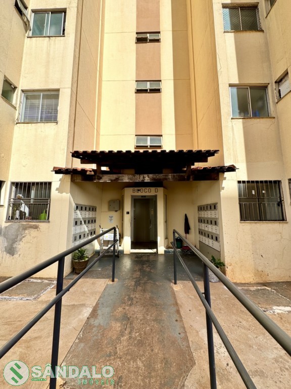Apartamento para locacao no Jardim Ipanema em Maringa com 52,76m² por R$ 935,00