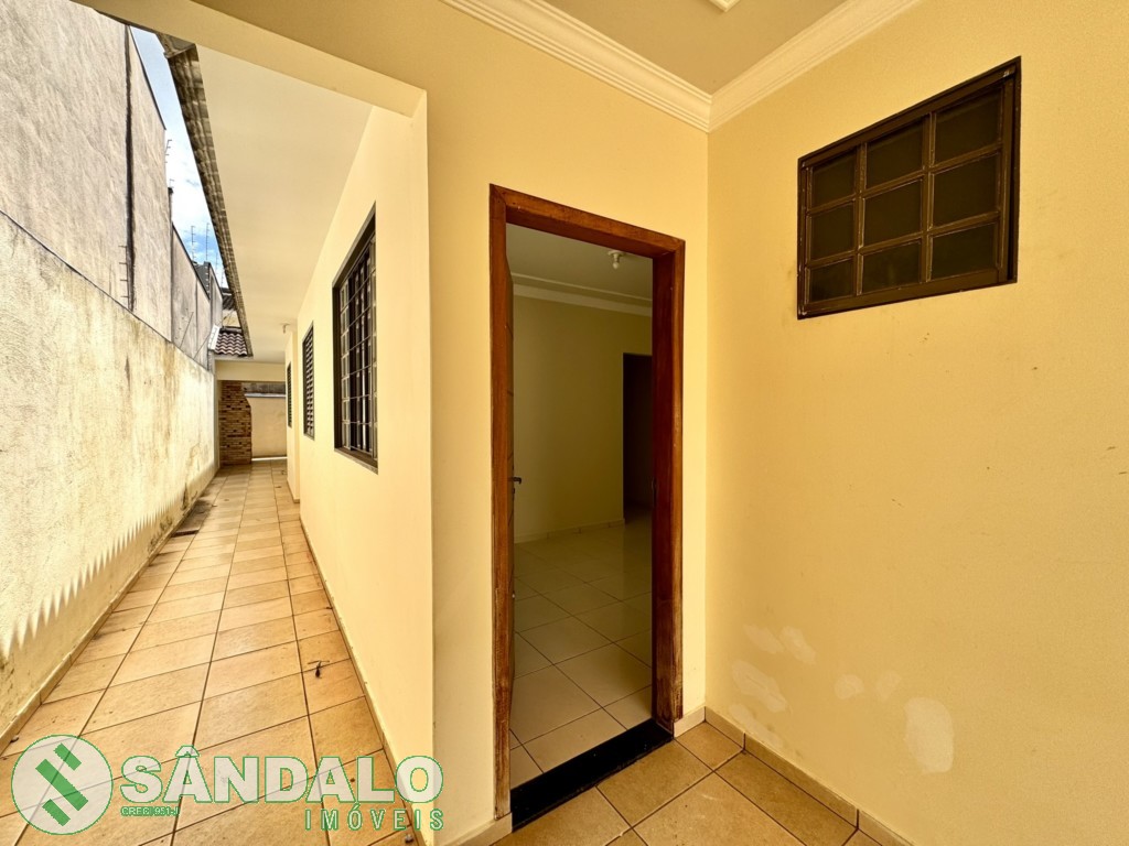 Casa para locacao no Jardim Dias I em Maringa com 161,86m² por R$ 2.420,00