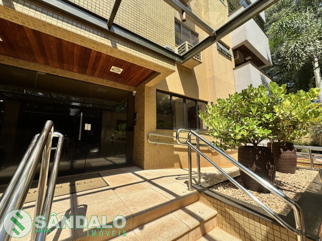 Apartamento para locacao no Zona 07 em Maringa com 198m² por R$ 3.300,00