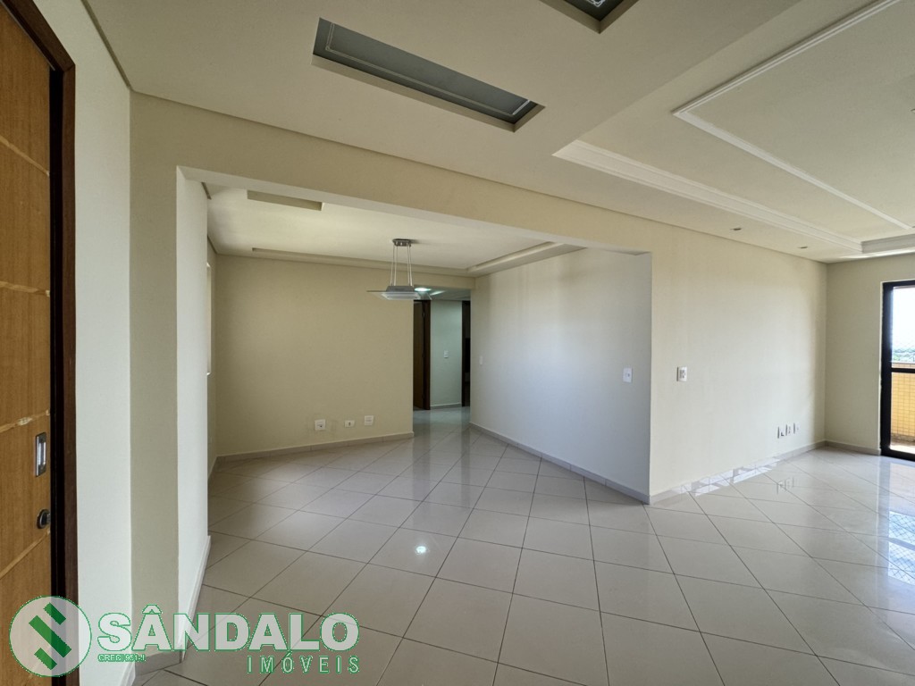 Apartamento para locacao no Zona 07 em Maringa com 198m² por R$ 3.300,00