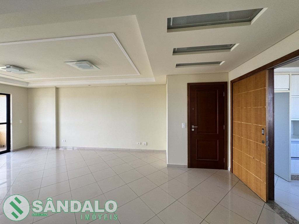 Apartamento para locacao no Zona 07 em Maringa com 198m² por R$ 3.300,00