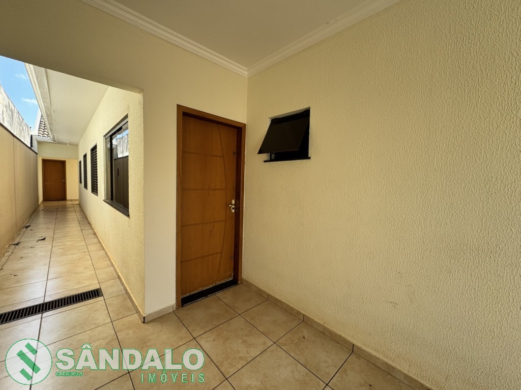 Casa para locacao no Jardim Santa Helena em Maringa com 150m² por R$ 1.705,00