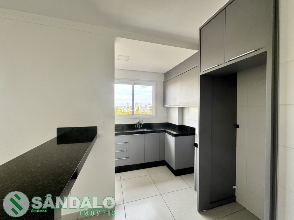 Apartamento para locacao no Zona 08 em Maringa com 104,4m² por R$ 2.640,00