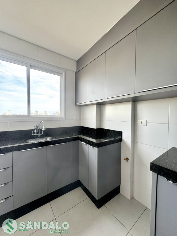Apartamento para locacao no Zona 08 em Maringa com 104,4m² por R$ 2.640,00
