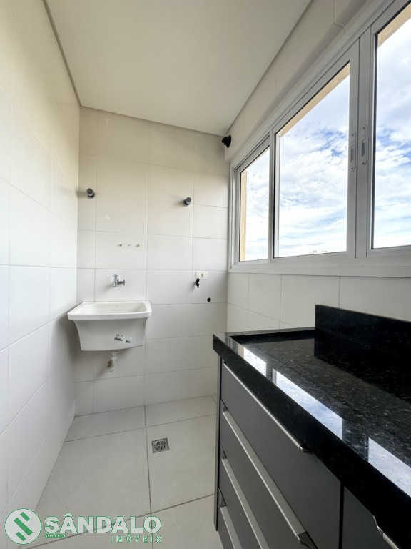 Apartamento para locacao no Zona 08 em Maringa com 104,4m² por R$ 2.640,00