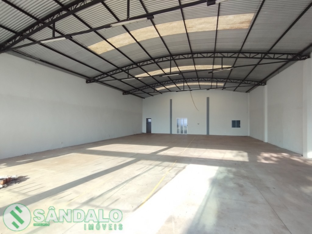 Barracão para locacao no Centro em Doutor Camargo com 498m² por R$ 5.280,00