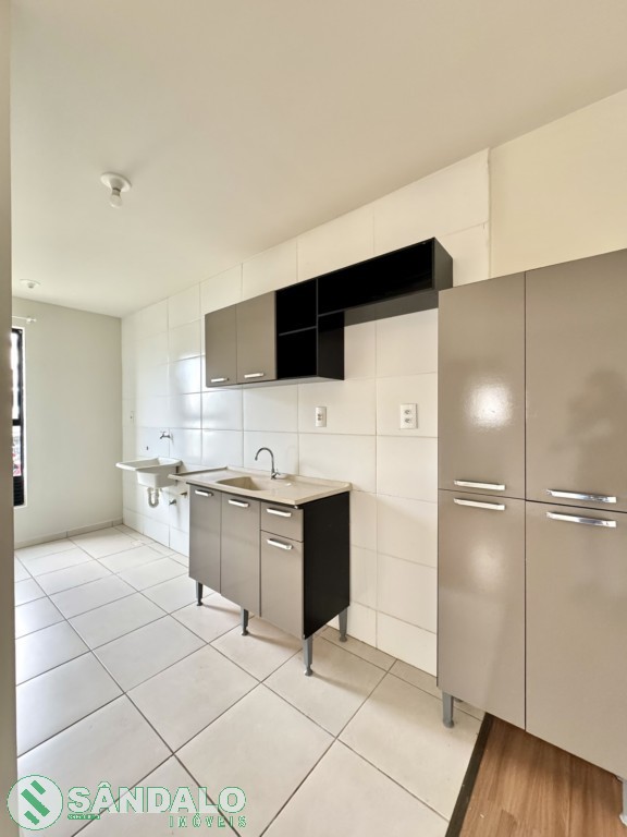 Apartamento para locacao no Conjunto Residencial Cidade Alta em Maringa com 96,44m² por R$ 1.265,00